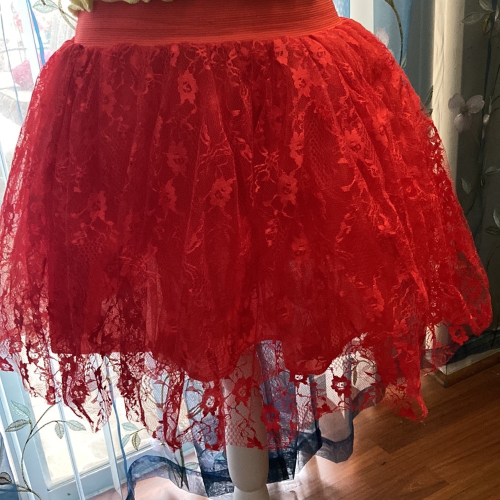 Red tutu - Picture 2 of 3